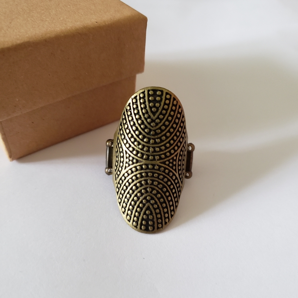 💢5/$10💢  Large Tribal design Statement Ring,  NWT